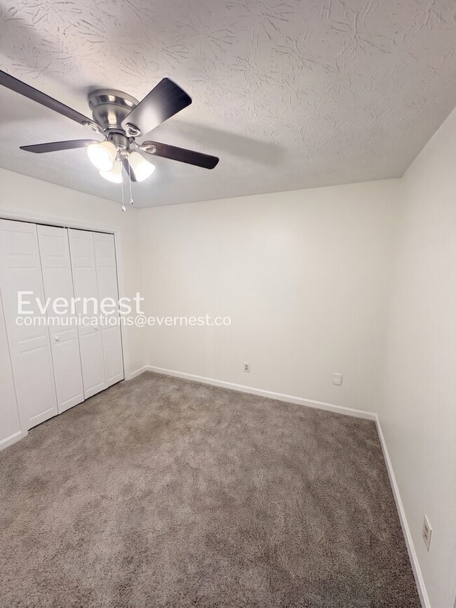 Building Photo - Spacious  Home with Deck, Patio, and Garage! / 3 Bed, 2 Bath / Available now!