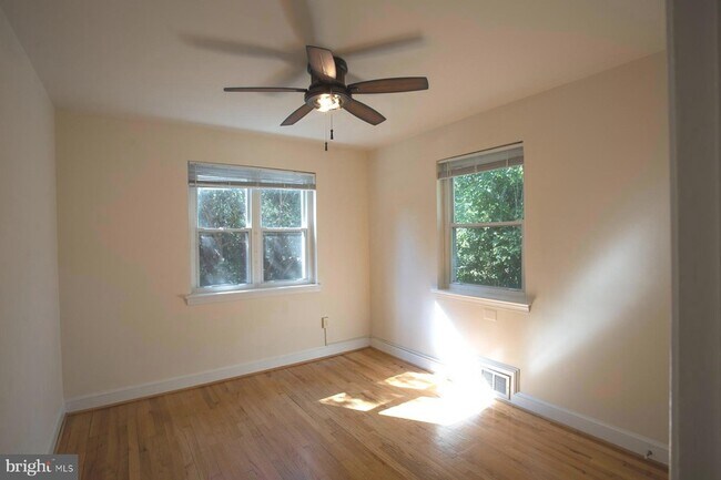 Building Photo - 5915 Ryland Dr