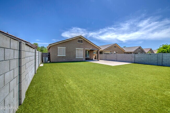 Building Photo - 6826 W Charter Oak Rd