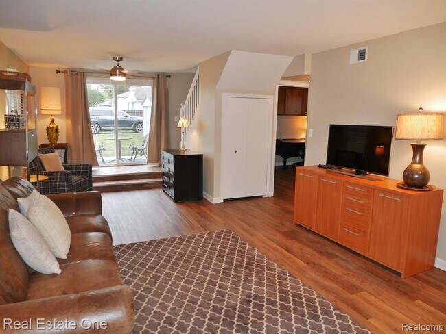 Building Photo - 2298 Browning St