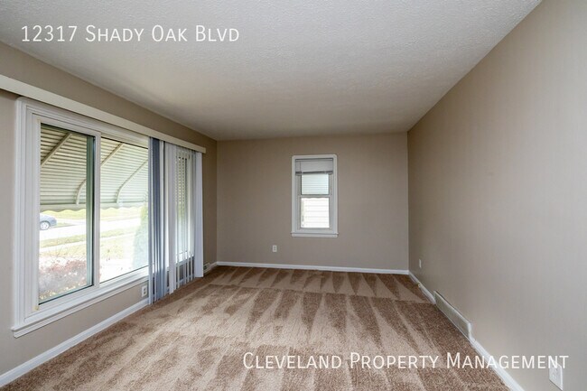 Building Photo - Updated Garfield Hts Bungalow