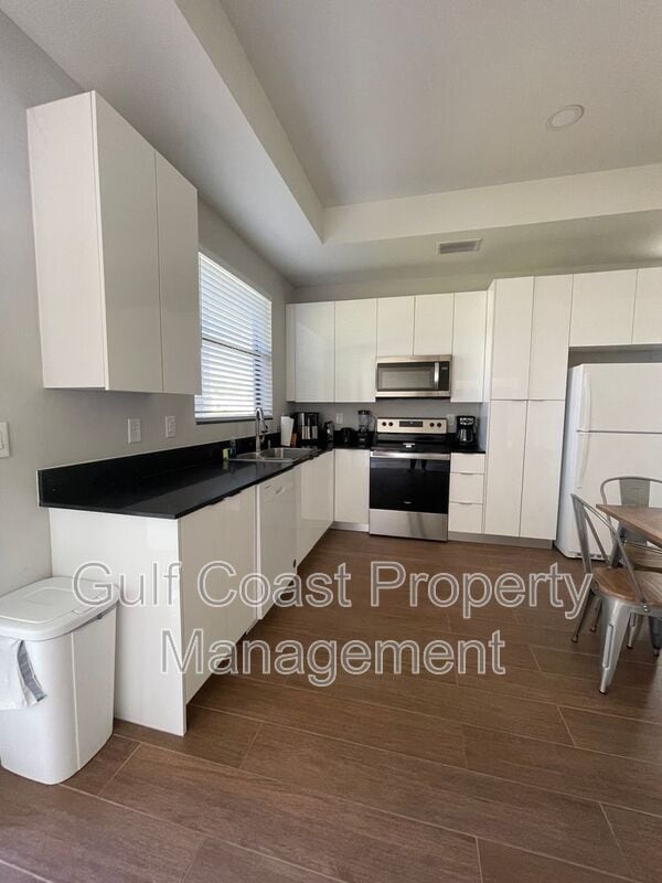 Building Photo - 681 Windermere Dr