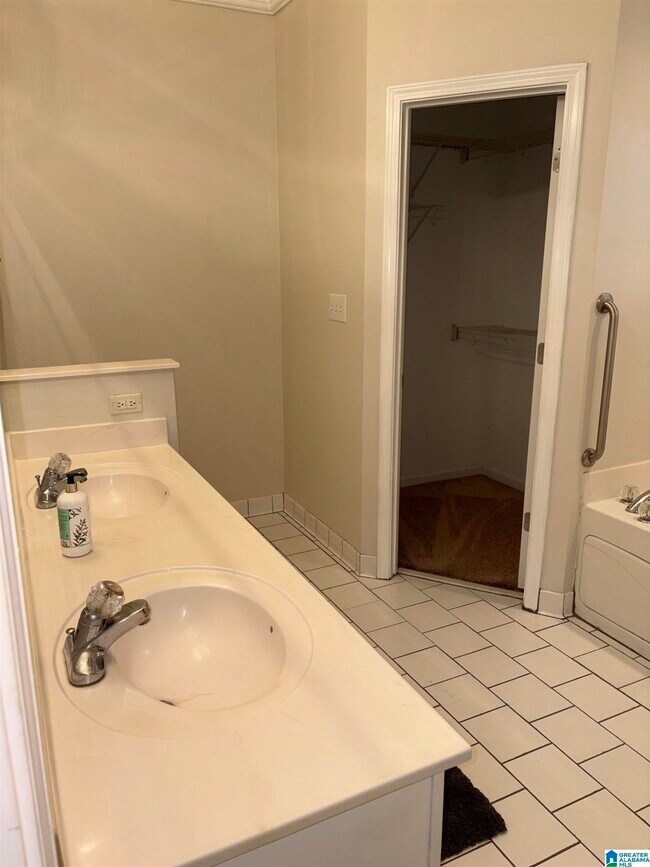 Building Photo - 805 Narrows Point Dr