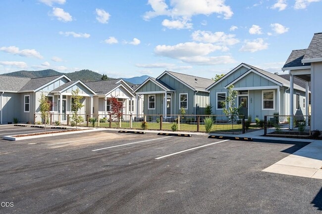 Building Photo - 202 Gangnes Dr