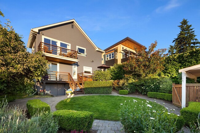 Building Photo - 3bd/2ba Seattle Home