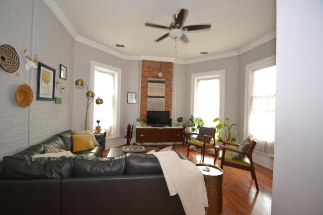 Building Photo - Beautiful Apartment Near Downtown Delaware