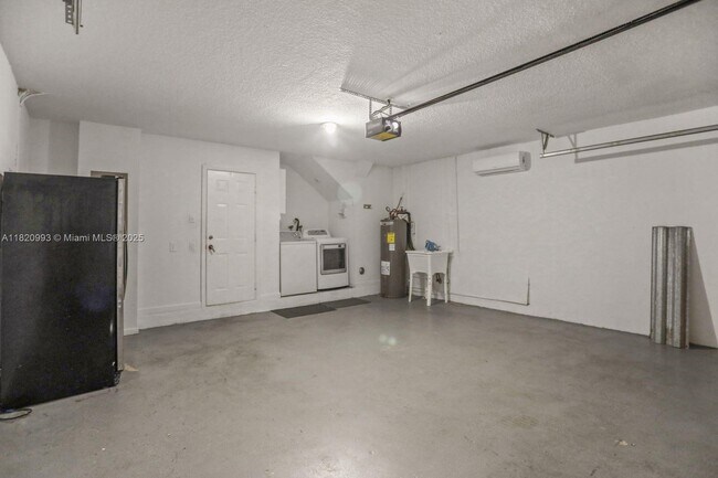 Building Photo - 1126 Golden Cane Dr