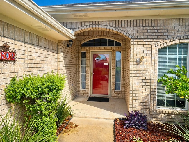 Building Photo - AVAILABLE NOW; APPLY AT OUR WEBSITE TODAY!!