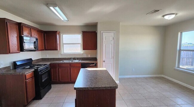 Building Photo - 712 Lazy Crest Dr
