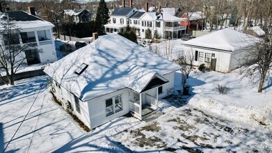 Building Photo - 240 Pine St