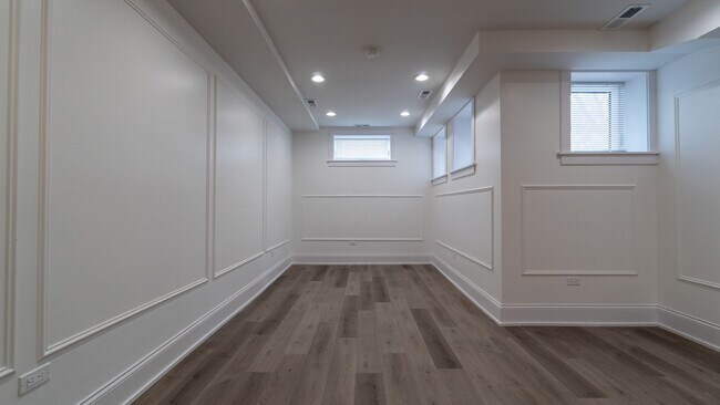 Building Photo - Contemporary 2-Bed, 2-Bath Garden Apartmen...