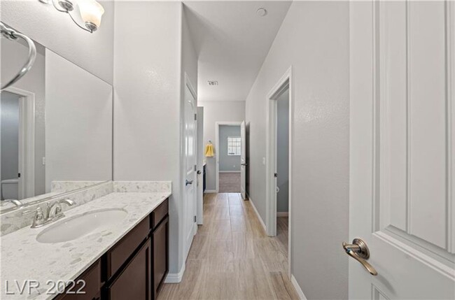 Building Photo - 4 bed+loft Green Valley Home w/City Views