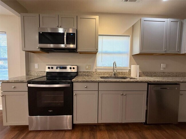 Building Photo - 221 Sheppard Pl