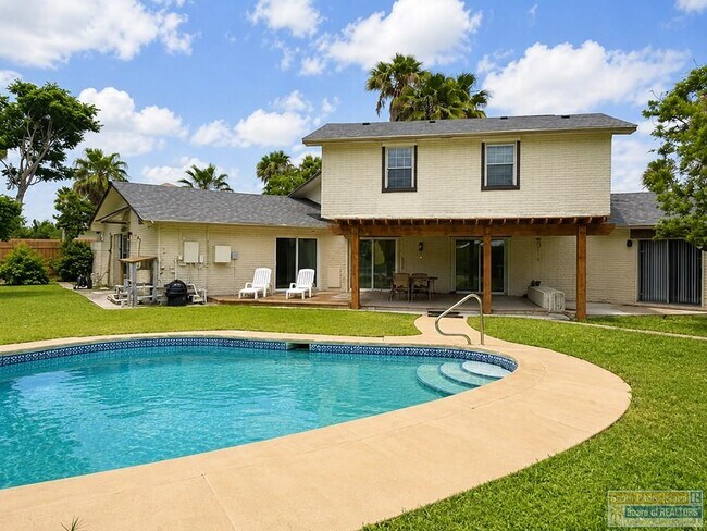 Building Photo - 1025 Beach Blvd