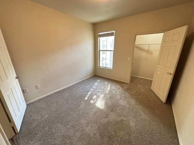Building Photo - Fantastic 2Bed/2Bath Condo in Southwest Area