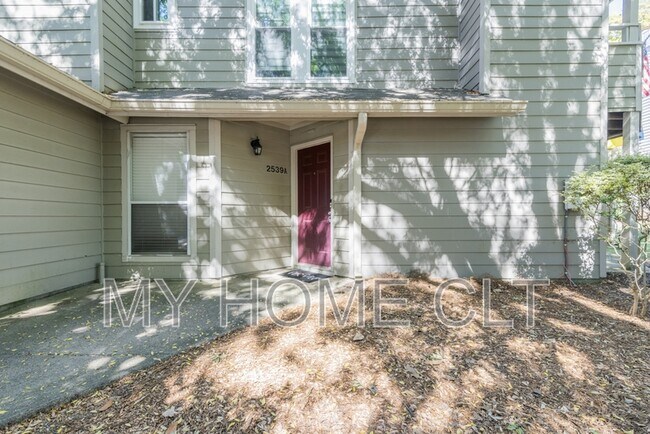 Primary Photo - 2539 Stockbridge Dr