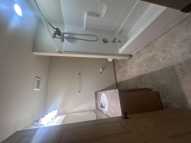 Building Photo - 2519 Parkfield Dr
