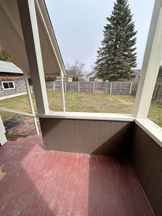 Building Photo - 44 Drew St