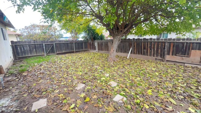 Building Photo - Water, Sewer Included