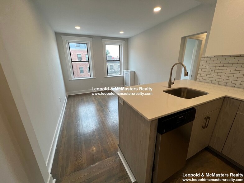 Building Photo - 15 Peterborough St