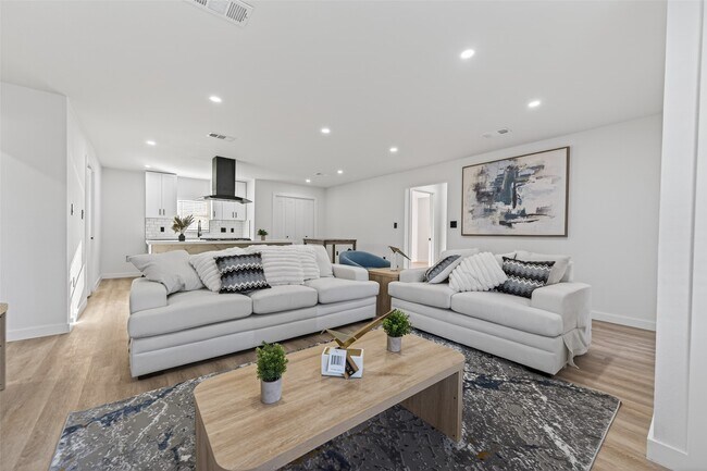 Building Photo - 6621 Jason St