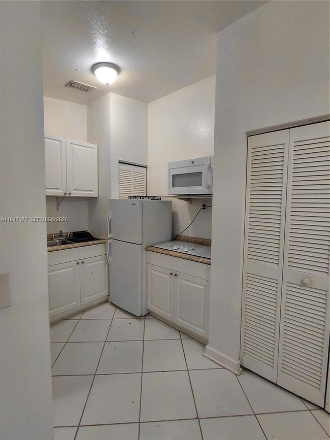 Building Photo - 1050 NE 82nd St