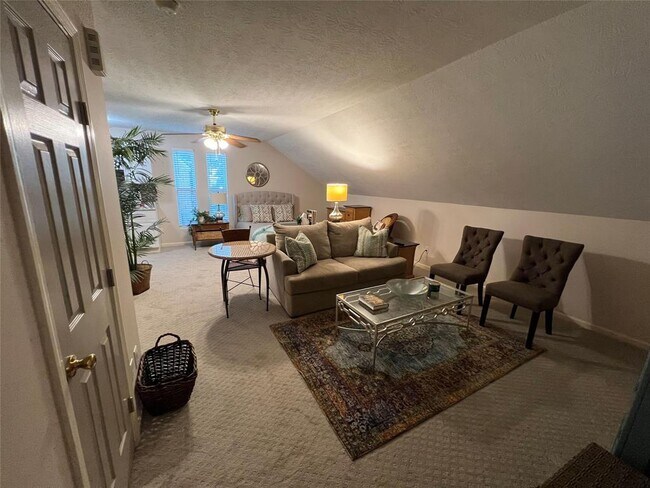 Building Photo - 2535 N MacGregor Way