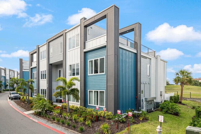 Building Photo - 7740 Sandy Ridge Dr