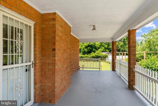 Building Photo - 5019 Leland Dr