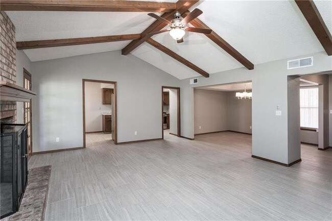 Building Photo - 701 El Parque Dr