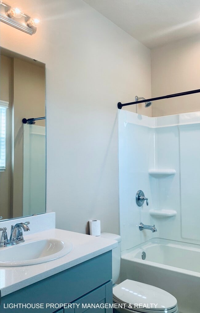 Building Photo - Charming, Newly Built 2 Bed/2.5 Bath Townh...