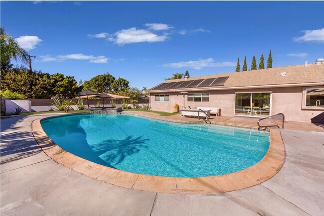 Building Photo - 17548 Marilla St