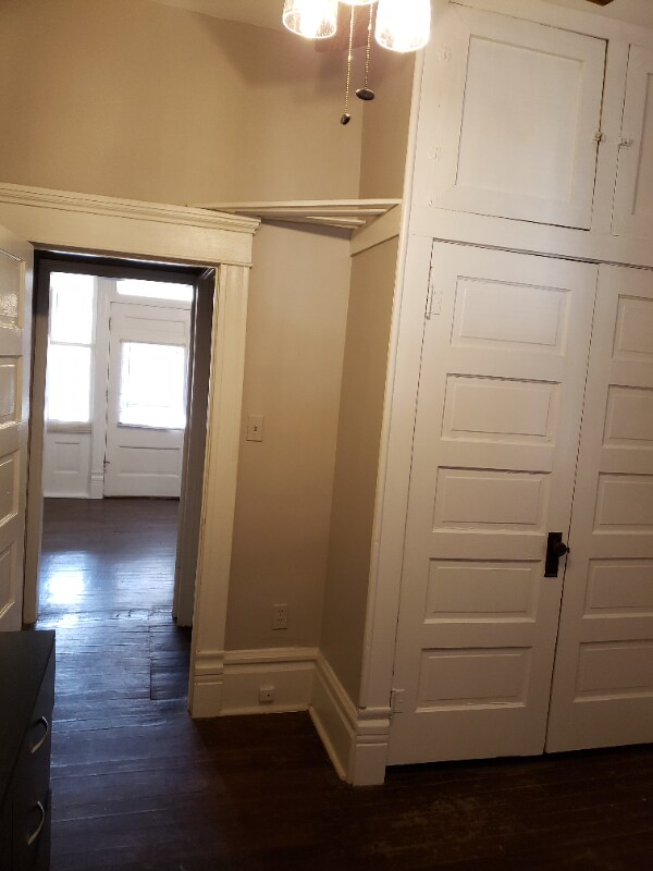 Building Photo - 2112 N Grand Ave
