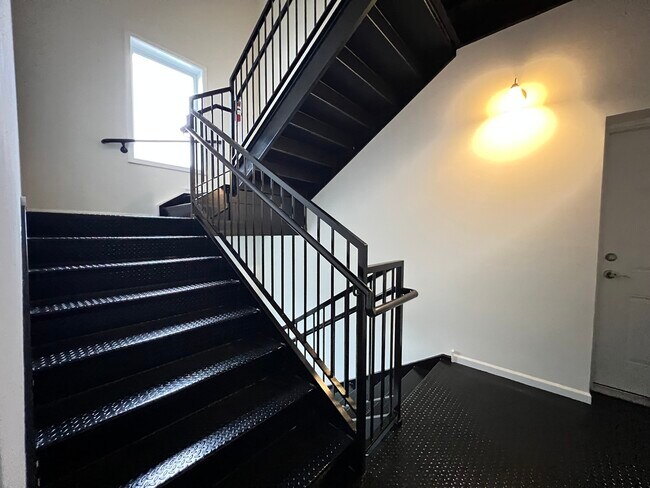Building Photo - 3220 S Ashland Ave
