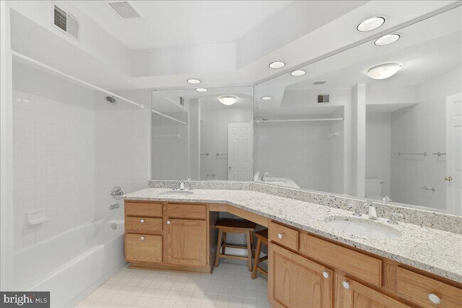 Building Photo - 1304F Garden Wall Cir