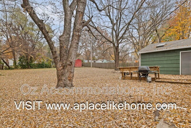 Building Photo - 6535 Melrose Ln