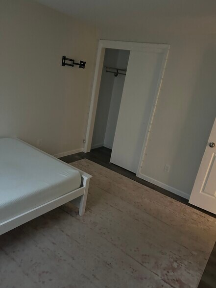 Building Photo - 2708 Alder Creek Dr S