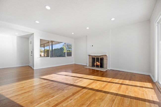Building Photo - 13205 Casimir Ave