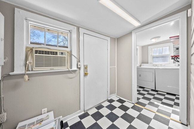 Building Photo - 2 Bedroom Home Near APSU Campus For Rent!