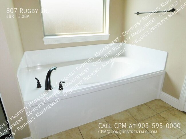 Building Photo - 807 Rugby Ln