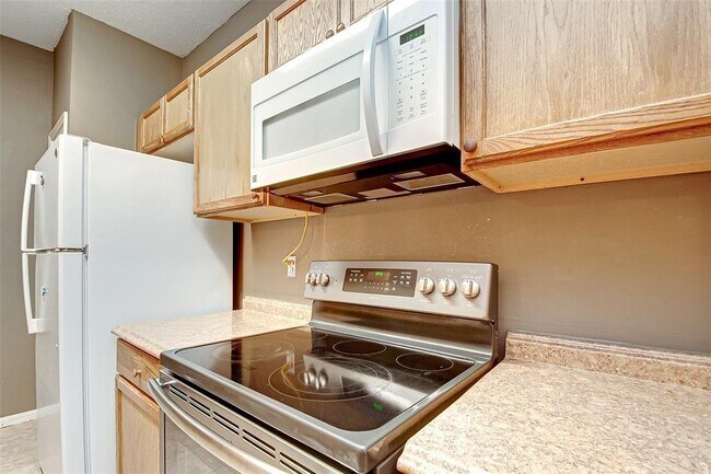 Building Photo - 6000 Reims Rd