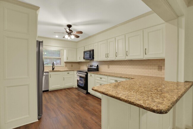 Building Photo - 3607 Highland Park Pl