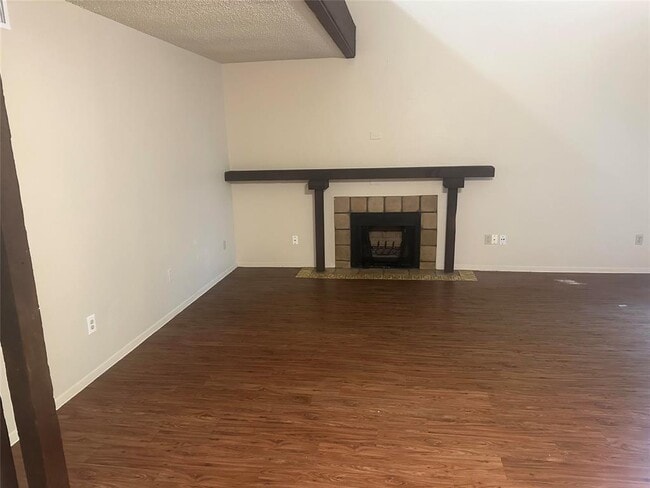 Building Photo - 6907 Woodhue Dr