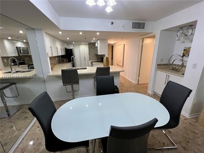 Building Photo - 1717 N Bayshore Dr