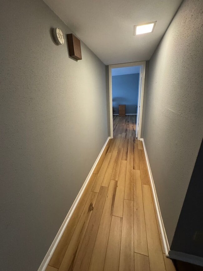 Building Photo - GREAT SPACIOUS CONDO | GATED | MEDICAL CEN...