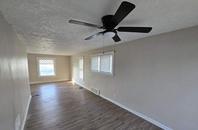 Building Photo - Renovated 3-Bedroom Home – We Welcome Sect...