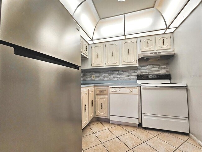 Building Photo - 11485 Oakhurst Rd