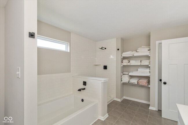 Building Photo - 7228 Lockford Walk N