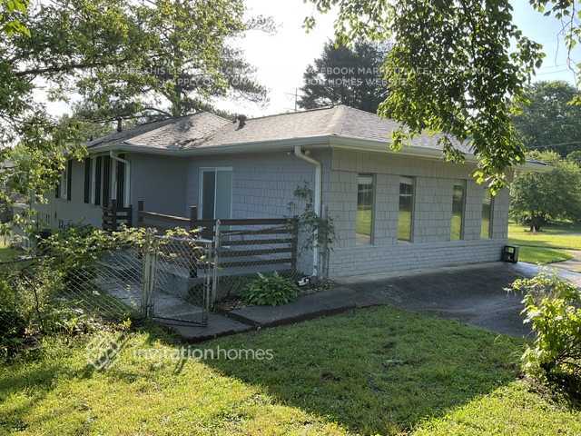 Building Photo - 2630 Farmington Dr SW