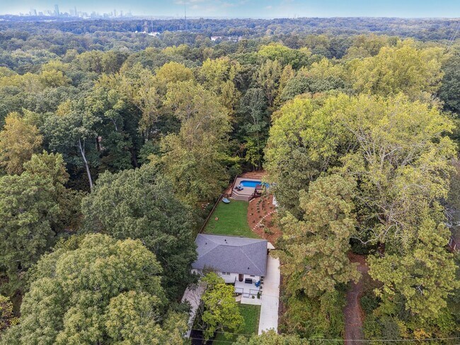 Building Photo - NEW! Fully Furnished Atlanta Oasis - Upsca...